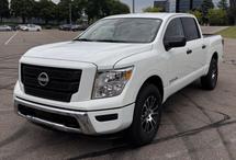 2024 Nissan Titan 4x4 Crew Cab SV